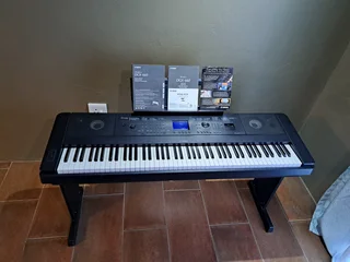 Yamaha DGX 660 portable piano and Stenor Violin