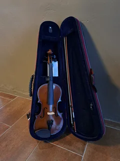 Yamaha DGX 660 portable piano and Stenor Violin