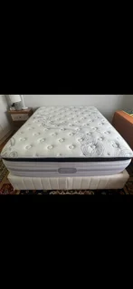 Beautyrest Simmons double bed with base