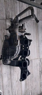 I20 manifold and thrutle body.