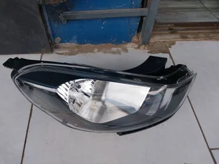Grand I10 headlight