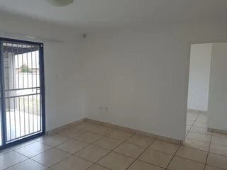 Neat two-bedroom townhouse to rent in Tyson Place, Gonubie