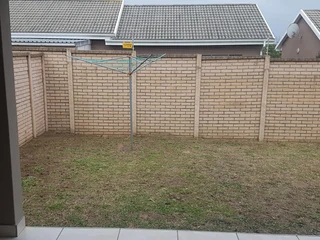 Neat two-bedroom townhouse to rent in Tyson Place, Gonubie