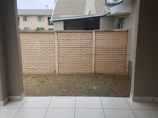 Neat two-bedroom townhouse to rent in Tyson Place, Gonubie