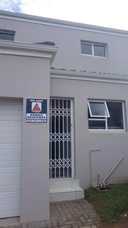 Well-maintained three-bedroom townhouse in Phezula Views, Nahoon Valley Park