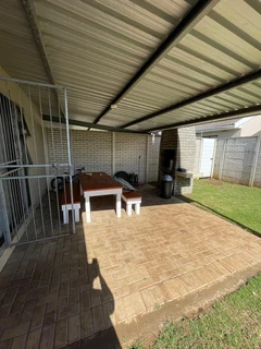 Modern two-bedroom townhouse to rent in Skyla Place, Gonubie