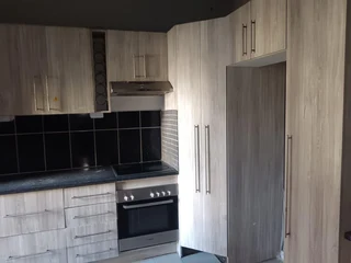 Neat two-bedroom flat in Elizabeth Court, Quigney