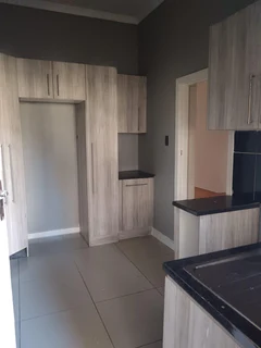 Neat two-bedroom flat in Elizabeth Court, Quigney