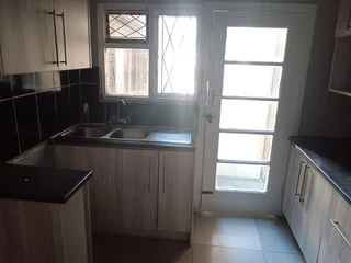 Neat two-bedroom flat in Elizabeth Court, Quigney