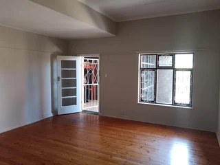 Neat two-bedroom flat in Elizabeth Court, Quigney