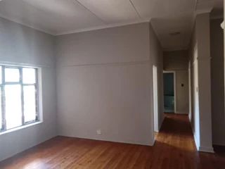 Neat two-bedroom flat in Elizabeth Court, Quigney