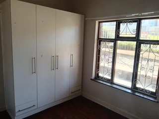 Neat two-bedroom flat in Elizabeth Court, Quigney