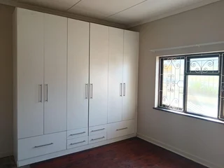 Neat two-bedroom flat in Elizabeth Court, Quigney