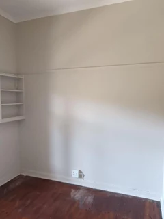 Neat two-bedroom flat in Elizabeth Court, Quigney