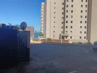 Neat two-bedroom flat in Elizabeth Court, Quigney