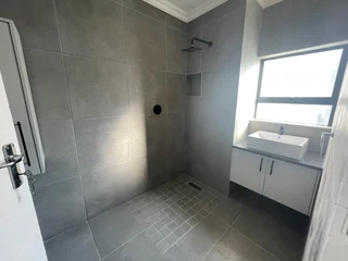 Exquisite three-bedroom flat in Portland Place, Chiselhurst