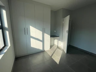 Exquisite three-bedroom flat in Portland Place, Chiselhurst