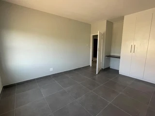 Exquisite three-bedroom flat in Portland Place, Chiselhurst