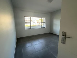 Exquisite three-bedroom flat in Portland Place, Chiselhurst