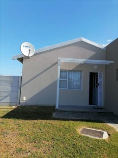 Modern three-bedroom freestanding townhouse in The Wedge, Gonubie