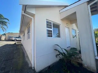 Ideal three-bedroom townhouse in Sunnyfields, Beacon Bay
