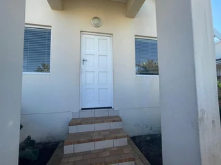 Ideal three-bedroom townhouse in Sunnyfields, Beacon Bay