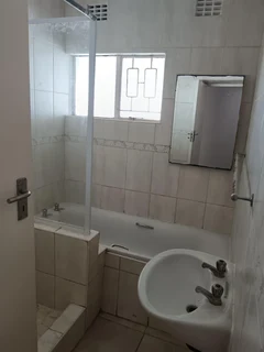 Beautiful two-bedroom flat in Colin Court, Berea