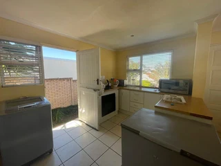 Ideal three-bedroom townhouse in Sunnyfields, Beacon Bay