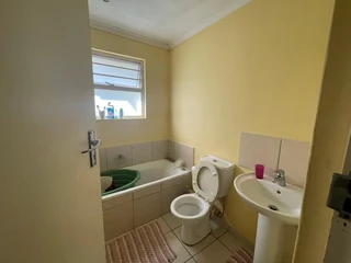 Ideal three-bedroom townhouse in Sunnyfields, Beacon Bay