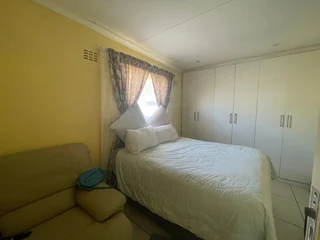 Ideal three-bedroom townhouse in Sunnyfields, Beacon Bay