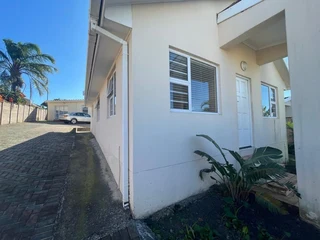 Ideal three-bedroom townhouse in Sunnyfields, Beacon Bay