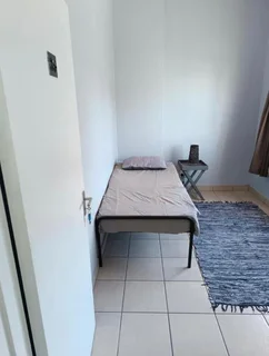 Convenient rooms in North Street, East London Central