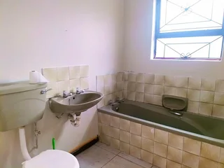 For Rent: Three Bedroom Home with Spacious Yard and Secure Parking in Haven Hills