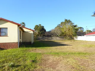 For Rent: Three Bedroom Home with Spacious Yard and Secure Parking in Haven Hills