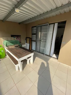 Lovely two-bedroom townhouse to rent in Gonubie