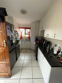 Beautiful Three Bedroom Townhouse for Rent in Tyson Place, Gonubie