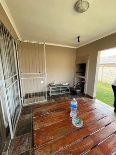 Beautiful Three Bedroom Townhouse for Rent in Tyson Place, Gonubie