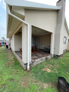 Beautiful Three Bedroom Townhouse for Rent in Tyson Place, Gonubie