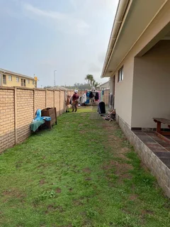 Beautiful Three Bedroom Townhouse for Rent in Tyson Place, Gonubie