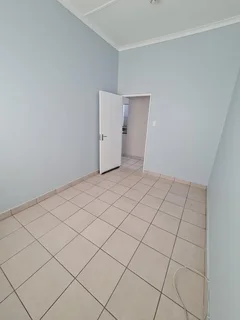 Room to rent in North Street, Central East London