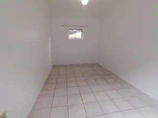 Convenient Room to Rent in Moore Street, Quigney