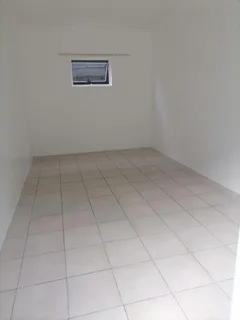 Room For rent In Moore Street, Quigney