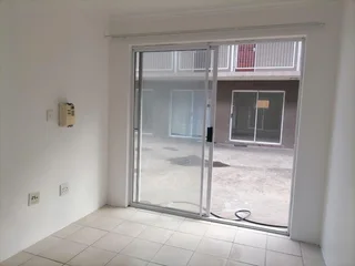 Room For rent In Moore Street, Quigney