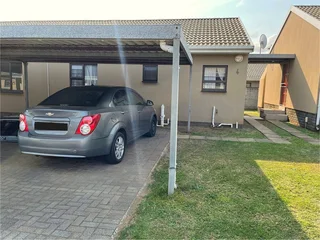 Lovely two-bedroom townhouse to rent in Gonubie