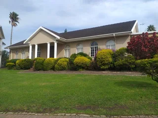 Stylish Three Bedroom House Situated on Shared Property in Palm Place, Beacon Bay