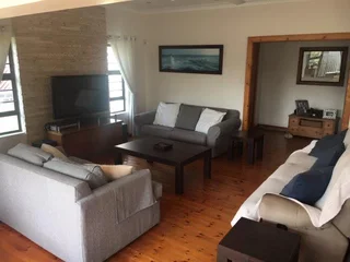 Modern 3-Bedroom Home for Rent in Prime Nahoon Location - Double Garage | Pool