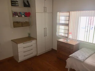 Modern 3-Bedroom Home for Rent in Prime Nahoon Location - Double Garage | Pool