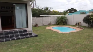 Modern 3-Bedroom Home for Rent in Prime Nahoon Location - Double Garage | Pool