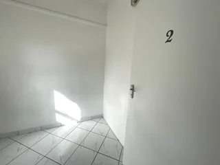 Cozy room to rent in Chadbert Court, Quigney