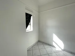 Cozy room to rent in Chadbert Court, Quigney